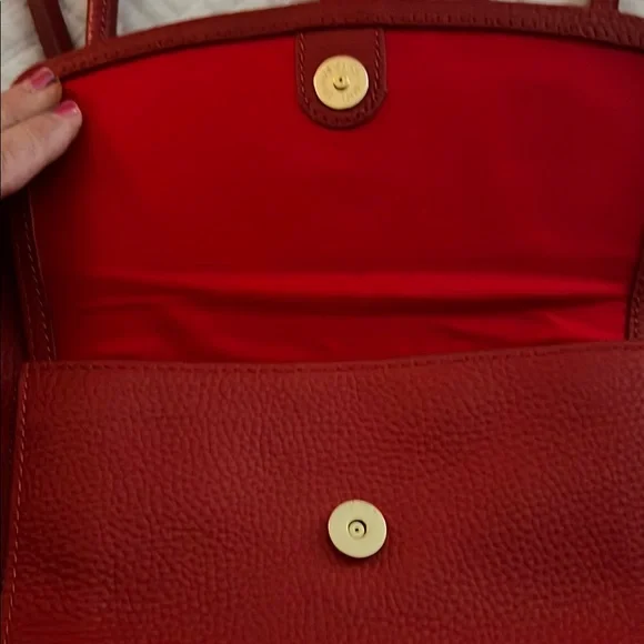 Elegant Red Leather Tote Bag - Picture 5 of 10